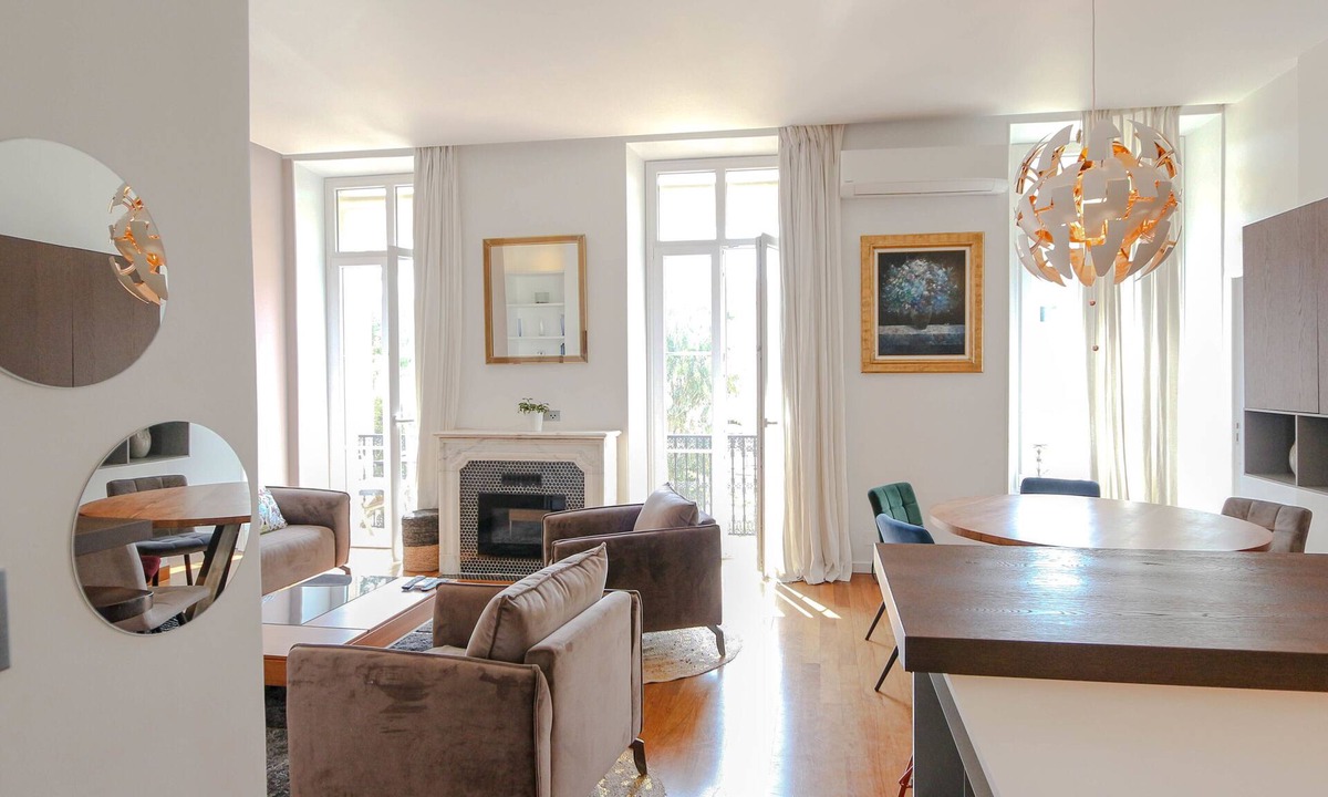 Riou - Petit Juas - Av de Grasse Apartment | Modern apartment with 3 bedrooms, balcony, communal garden and A/C- Benakey