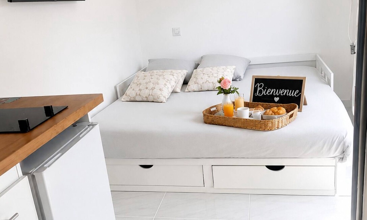 Saint-Pierre Bed & Breakfast | Modern cocoon in Brest Italian shower and sea