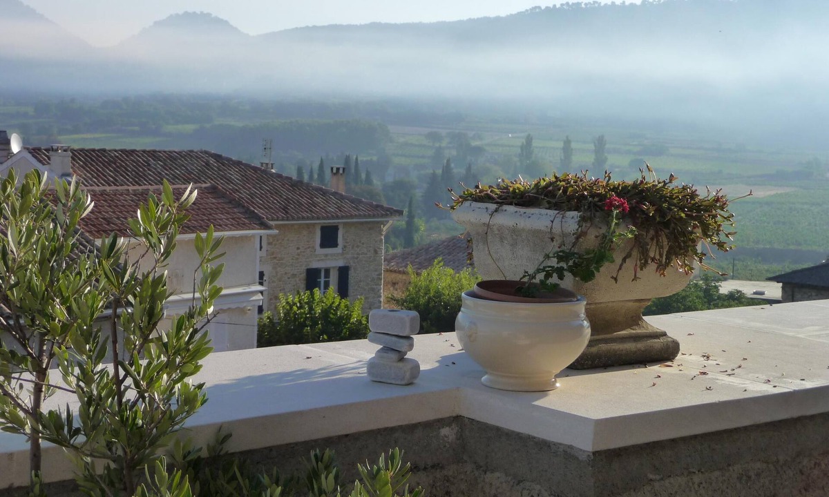 Sablet House | Modern, comfortable house located on the medieval city wall