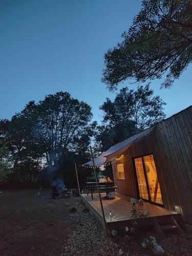 Saint-Jacques-d'Ambur Ski Chalet | Moose home Tiny house AMBUR