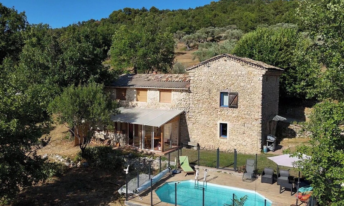Estoublon House | Near Verdon, a sheepfold surrounded by nature invites you to calm and relax.