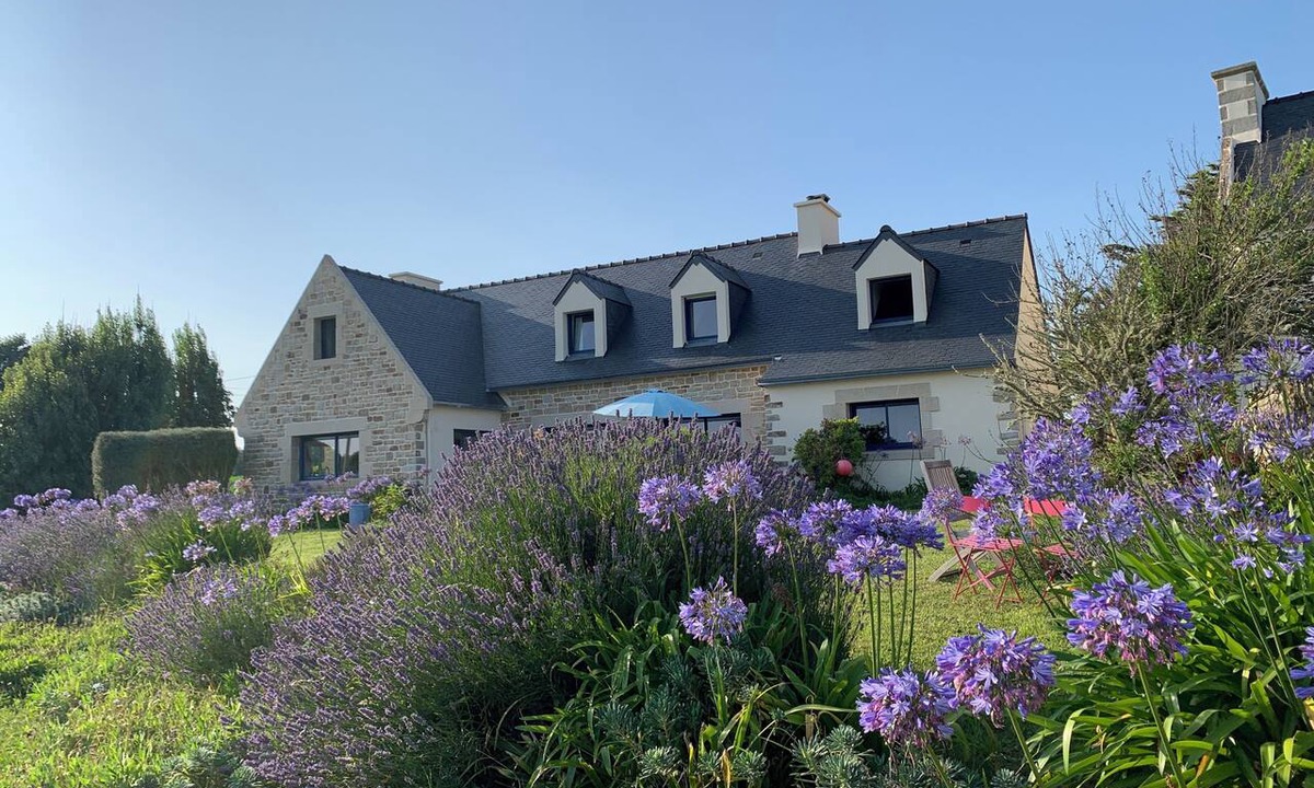 Esquibien House | New construction only a few minutes from the beach, sea view
