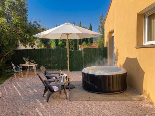 Maureillas-Las-Illas Apartment | New flat, Private hot tub, garden, AC near Argelès beaches