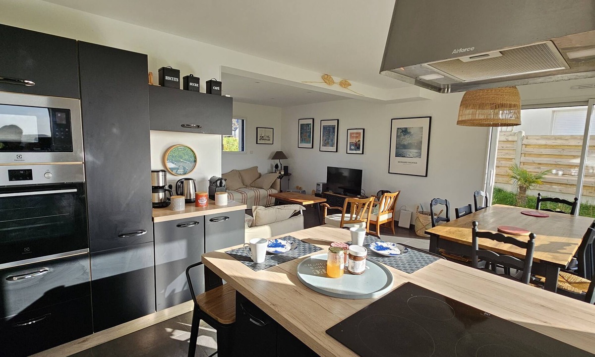 Carantec House | New house with small sea view close to the beach