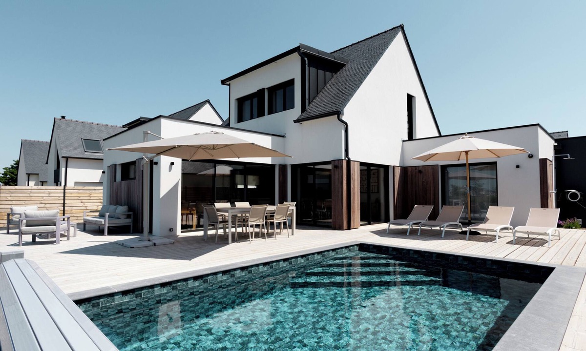 Roscoff Villa | NEW: Villa with pool and large sunset terrace