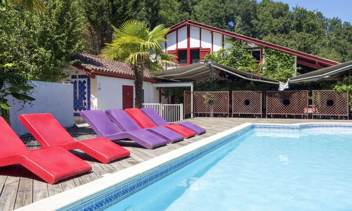 La Bastide-Clairence Apartment | Nice apartment for 6 guests with WIFI, pool, TV, terrace and pets allowed