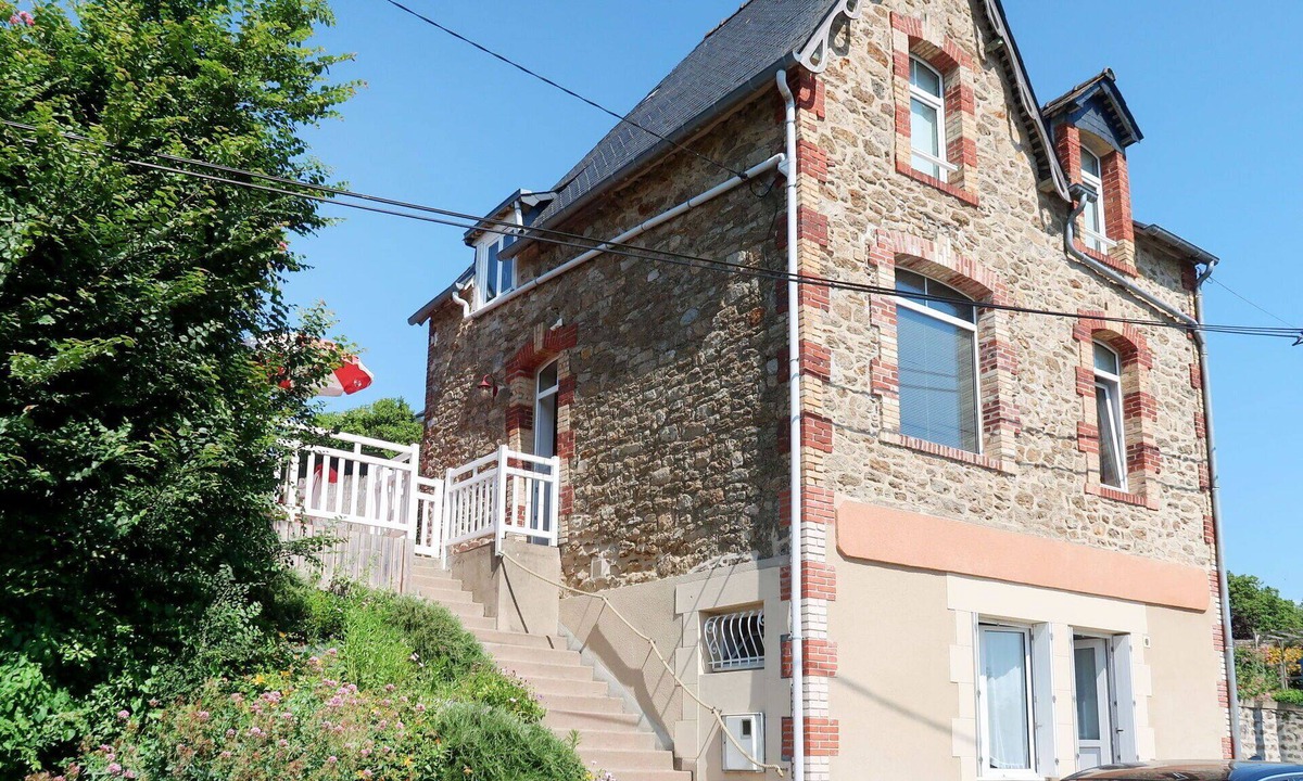 Saint-Cast-le-Guildo Apartment | Nice apartment for 4 guests with WIFI, TV and terrace