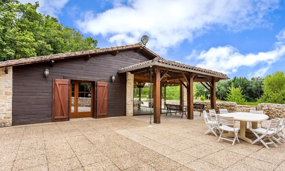 Lonnes House | Nice home in Lonnes with heated swimming pool