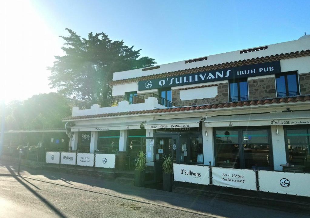 Mandelieu-la-Napoule Beach Apartment | O'Sullivans Bar and Hotel