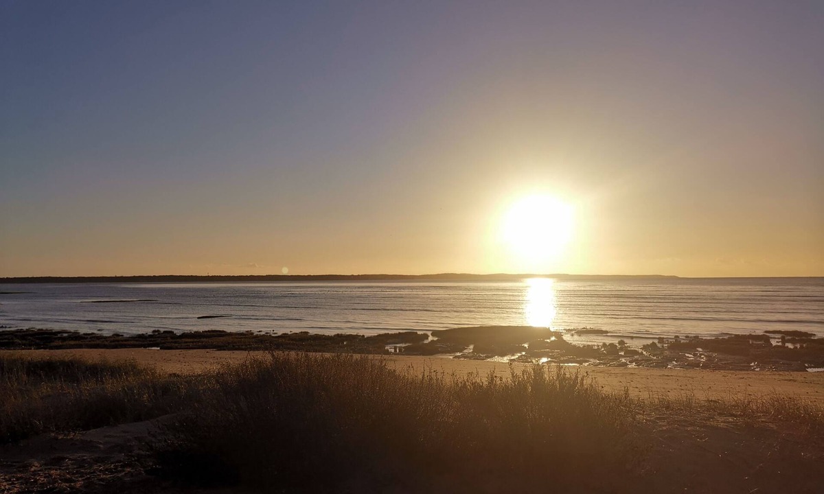 Marennes House | On the beach, facing Oléron. .