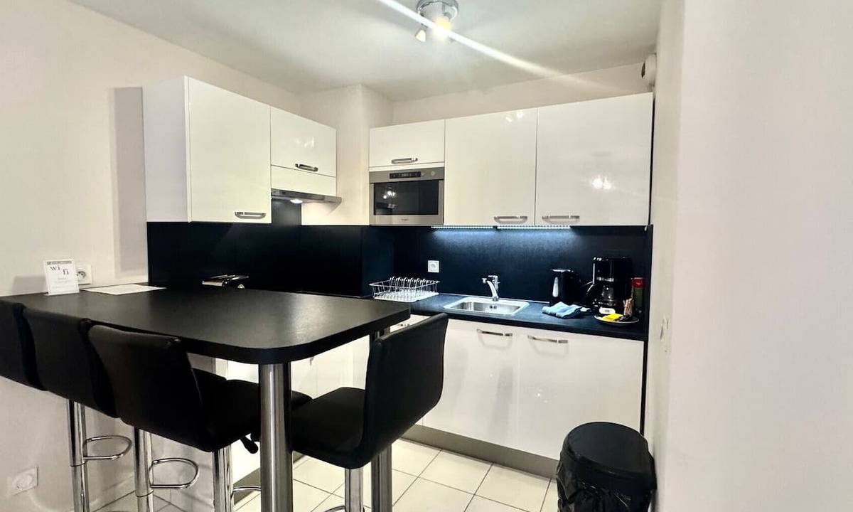Le Suquet Apartment | Pallazzio 2, 5 minuts walking distance from Beacheswith terrace and parking