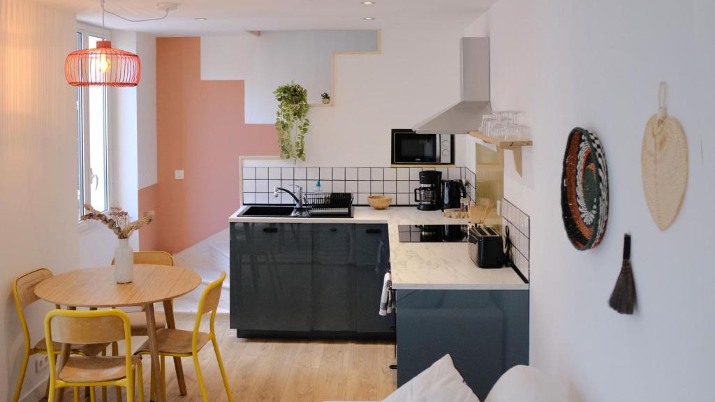 Riou - Petit Juas - Av de Grasse Apartment | Palma rosa