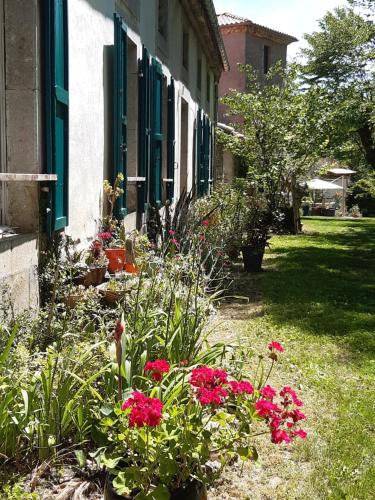 Montesquieu-Avantes Hostel | Pan Demeure et Granges