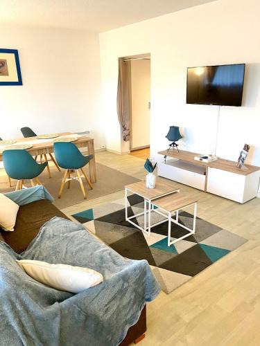 Chasse-sur-Rhone Apartment | Parenthèse champêtre sur la route des vacances