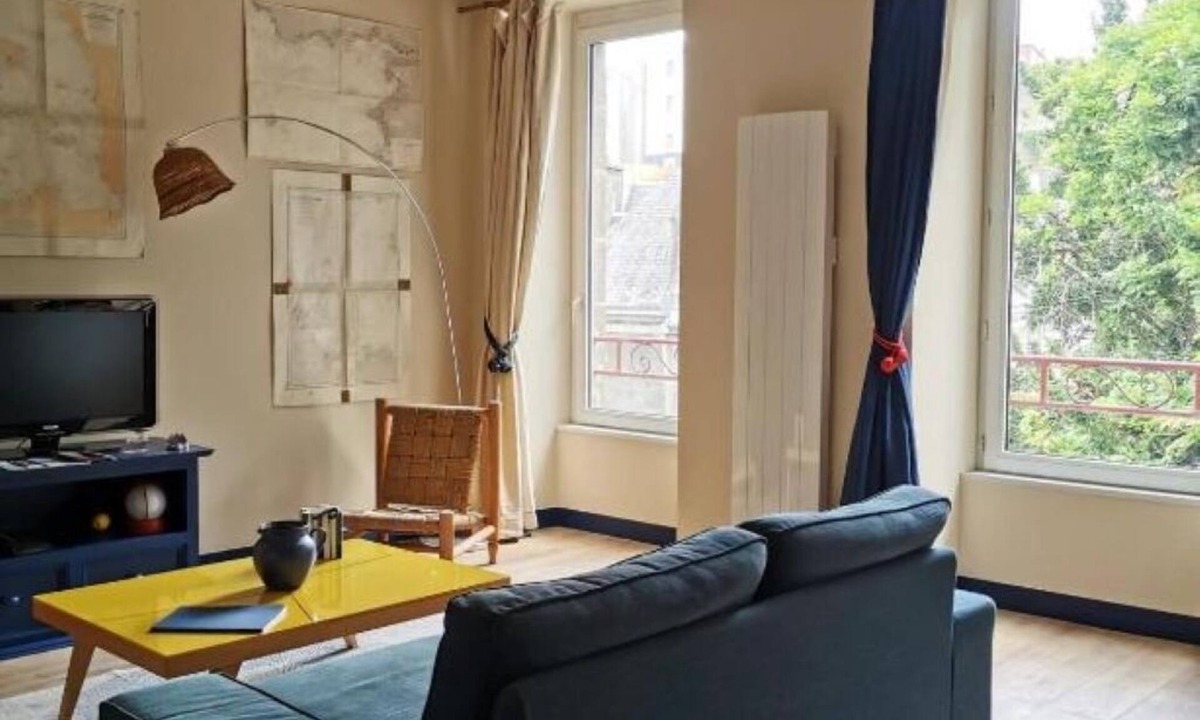 Downtown Apartment | Peaceful marine bubble near station and port