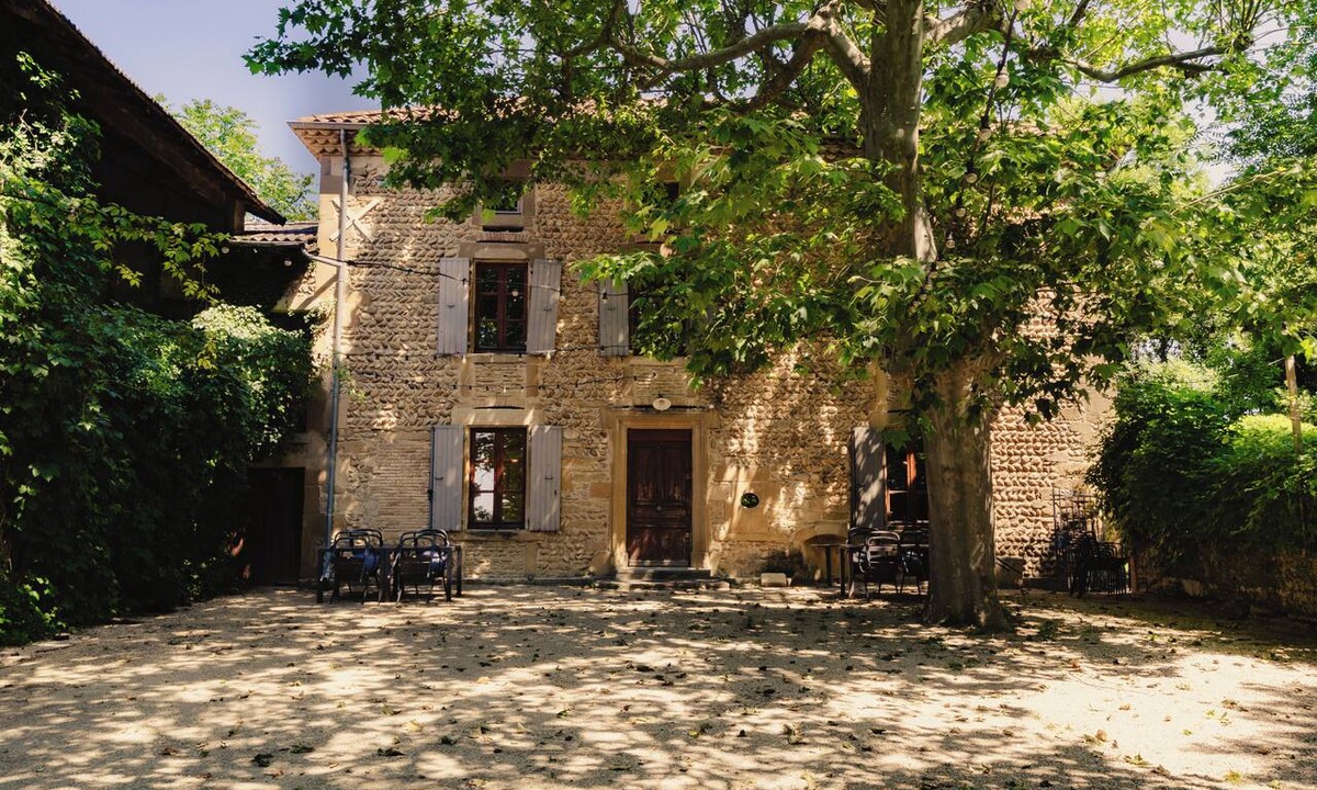 Les Vosserts House | Pebble house with pool and jacuzzi