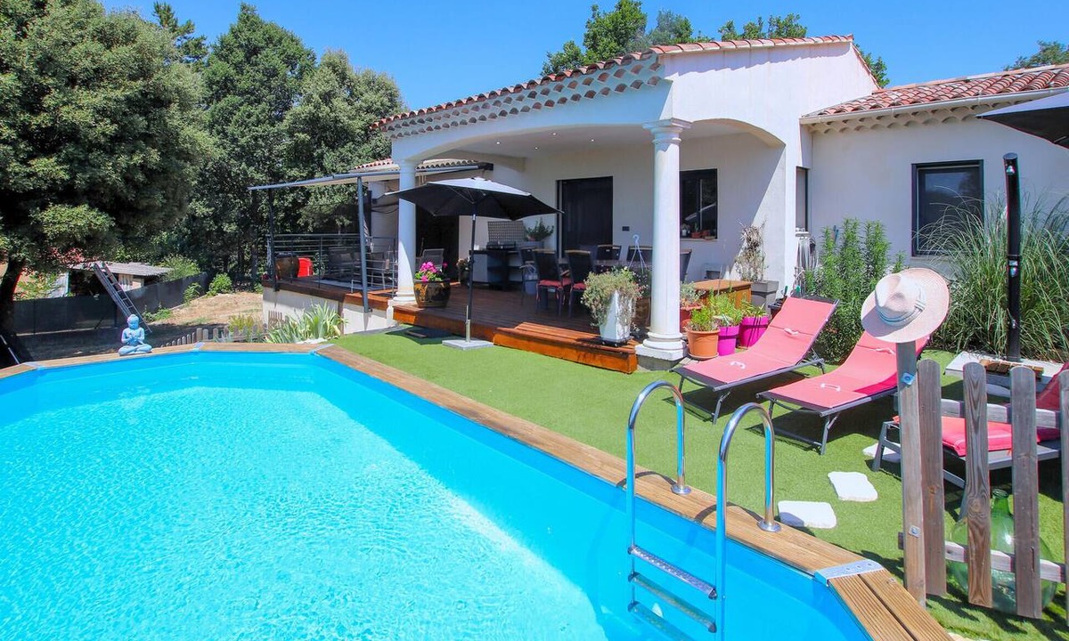 Regusse House | Pet friendly home in Regusse