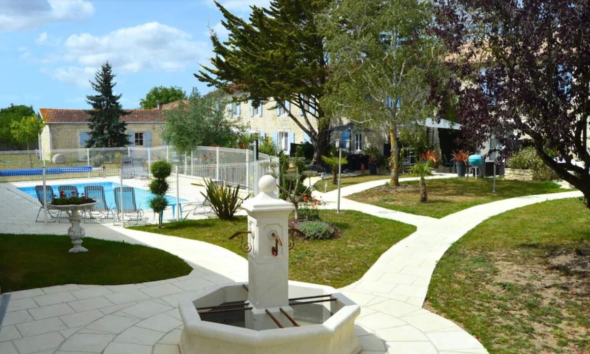 Chambon House | Plume 4* charming gites with swimming pool, golf practice and children's playground