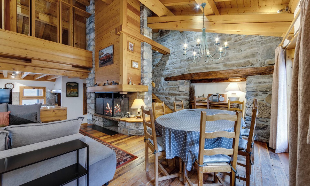 Val-d'Isere Ski Chalet | Pretty Savoyard chalet 100 metres from the slopes