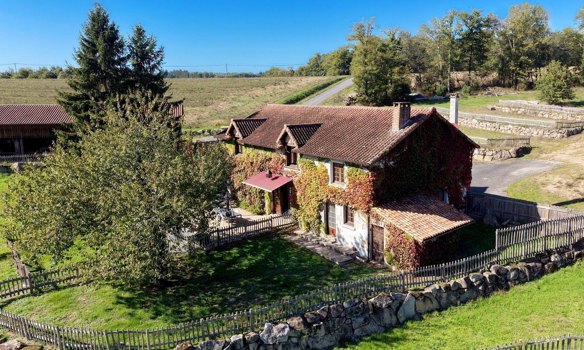 Saint-Estephe Cottage | Private lake & forest in the Dordogne: absolute calm in a comfortable gîte