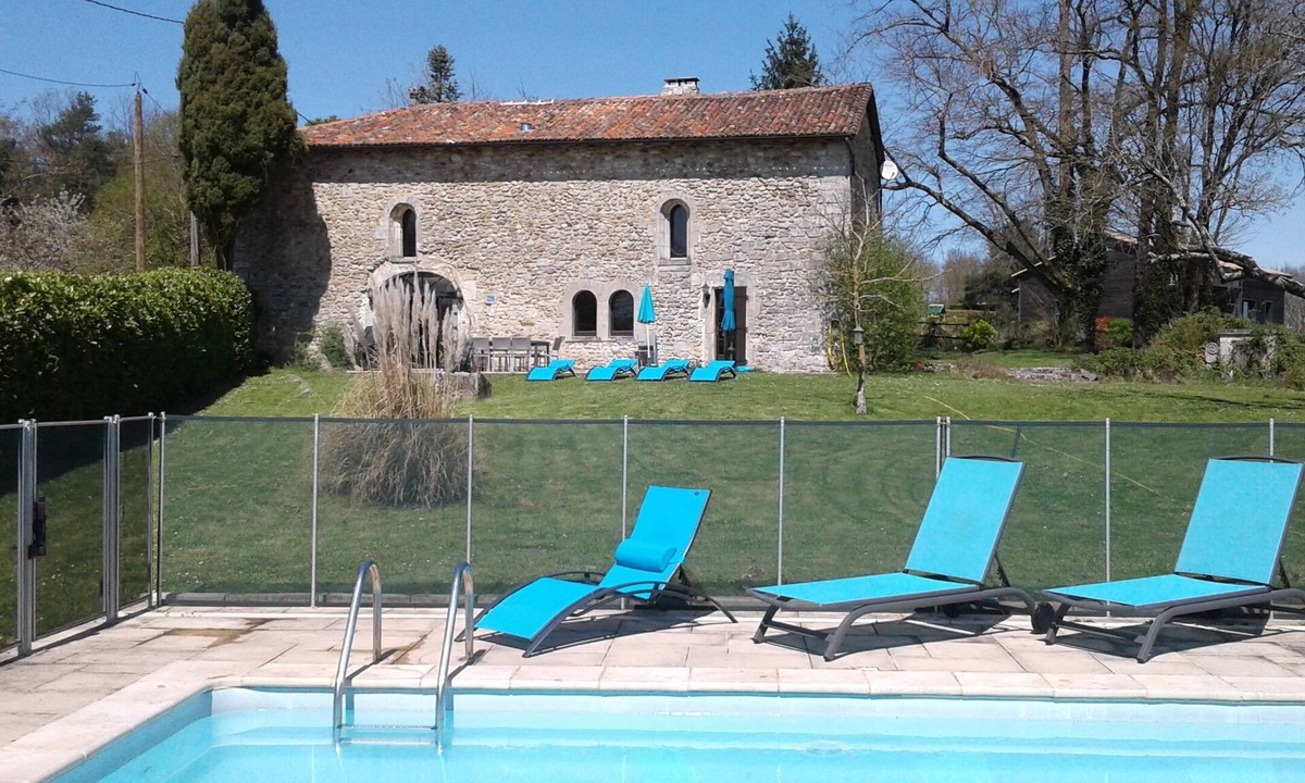 Edon Cottage | Private pool and secluded garden. Sleeps 4 adults maximum + 4 children.