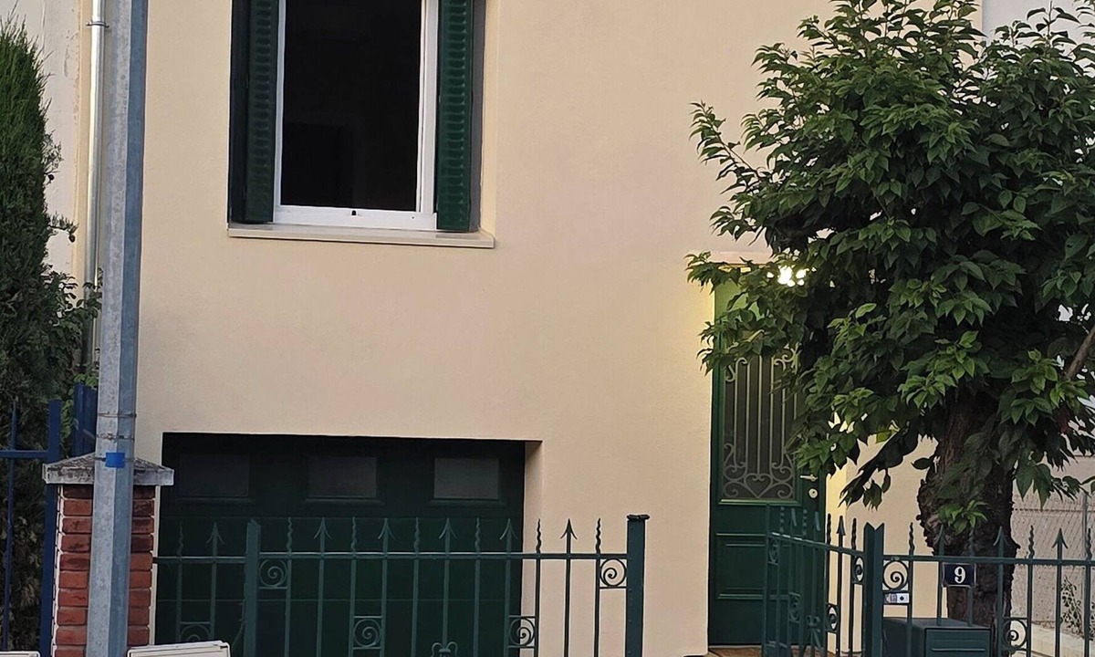 Vallieres House | Private room in the city center with breakfast!