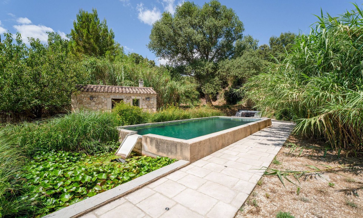 Solerieux Apartment | 'Prune' Room with Shared Pool, Wi-Fi and Air Conditioning