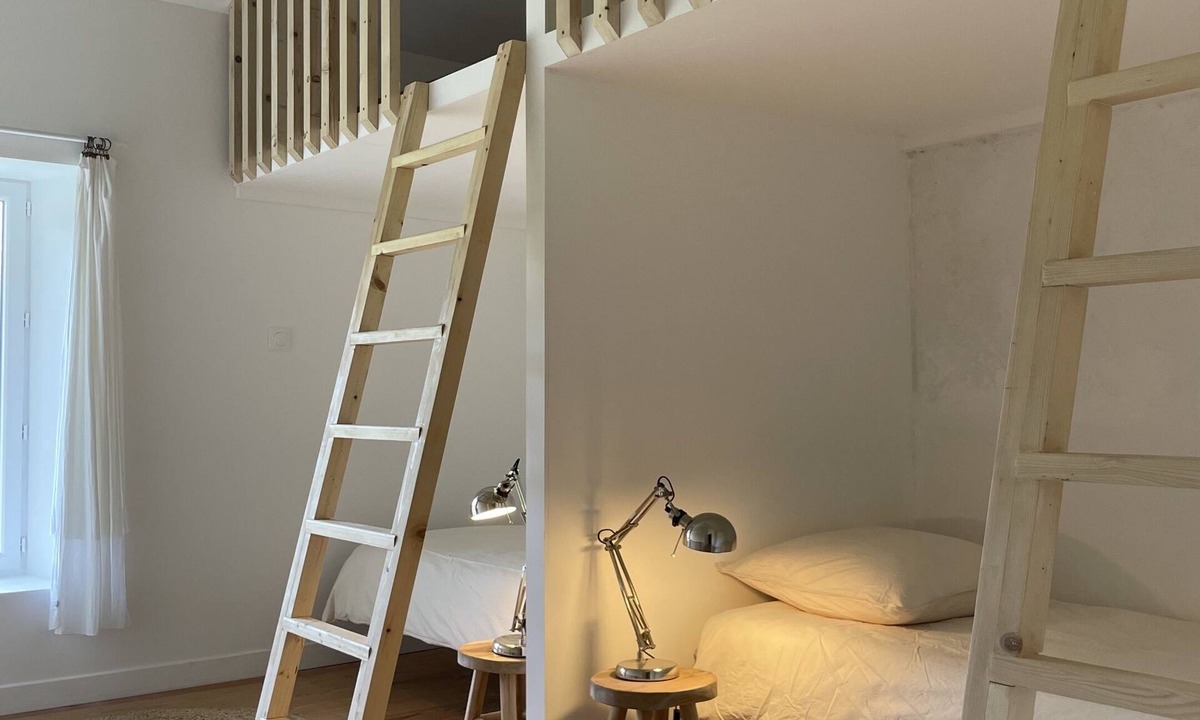 Chatte House | Quad room-Comfort-Shared Bathroom-Countryside view