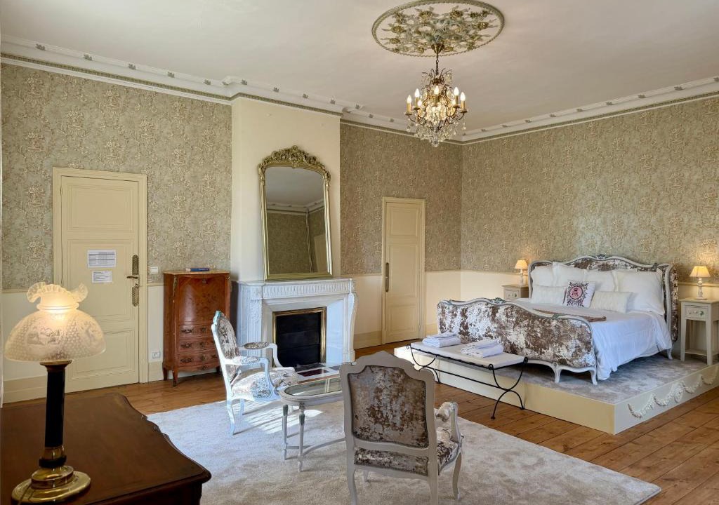 Martel Bed & Breakfast | Queen's Escape