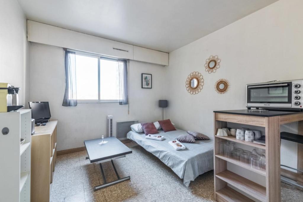 Saint-Victor Apartment | Quiet and luminous studio near Marseilles Old Port Welkeys
