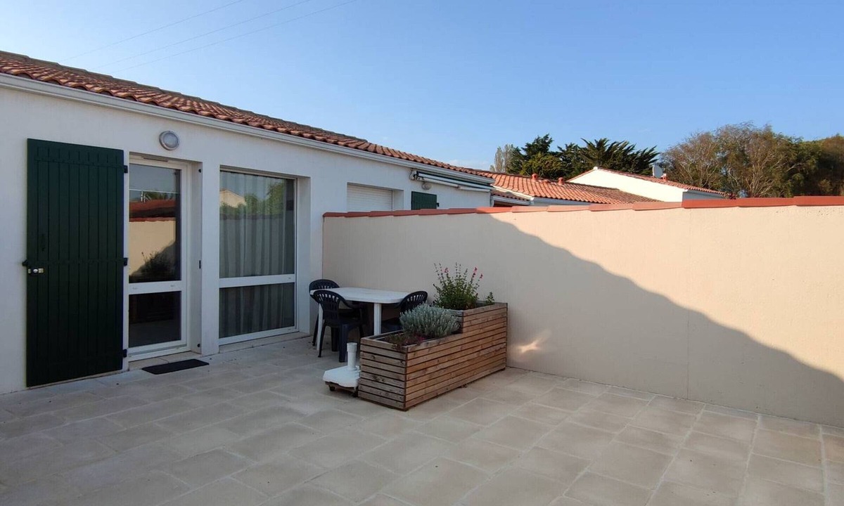 Cheray House | Quiet apartment with pool in Saint-Georges-d'Oléron