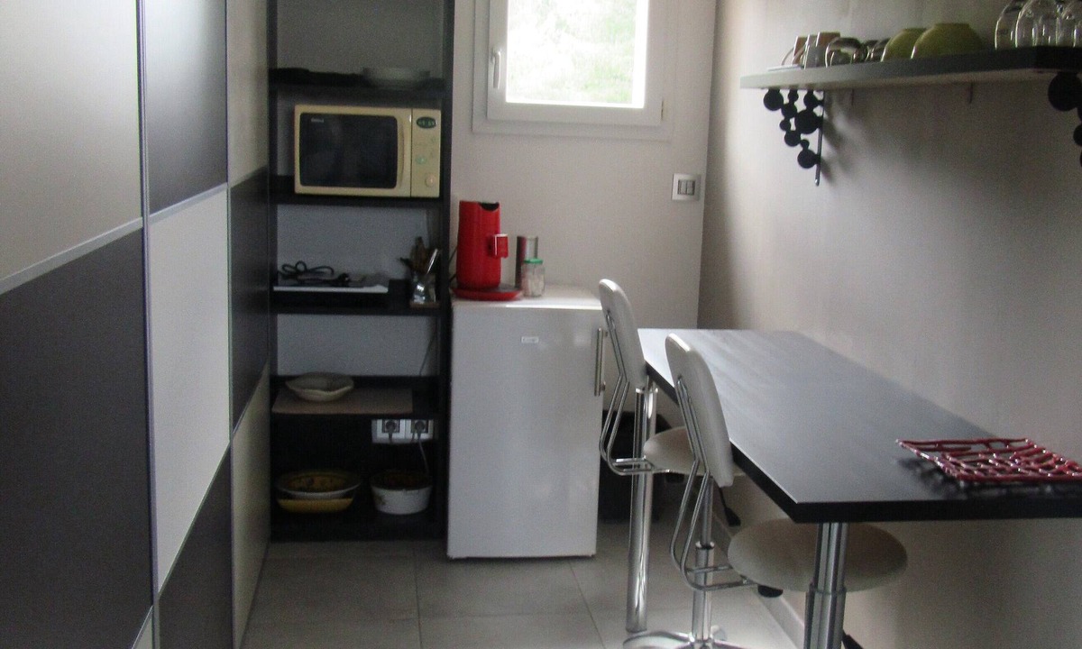 Rognac House | Quiet apartment first floor villa independent entrance