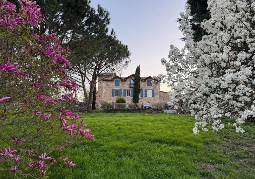 Saint-Maurice-sur-Dargoire Apartment | Quiet & Cozy Studio With A Beautiful Garden