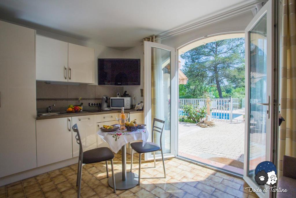 Peypin Apartment | Quiet studio with garden and pool - Dodo et Tartine