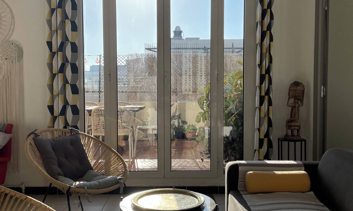 Saint-Charles Apartment | Quiet top floor with sunny private terrace, ideal to visit Marseille or Provence