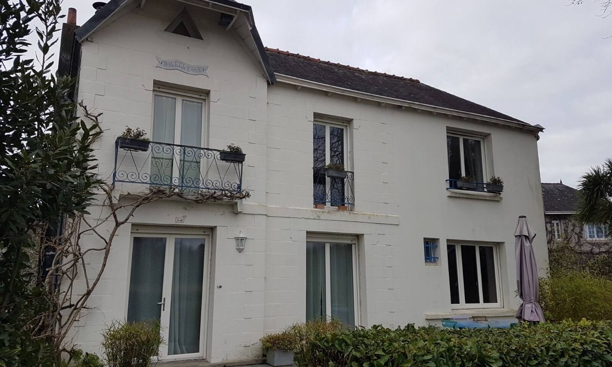 Quimper House | Quimper- Feet in the water for this vacation home - 6 bedrooms