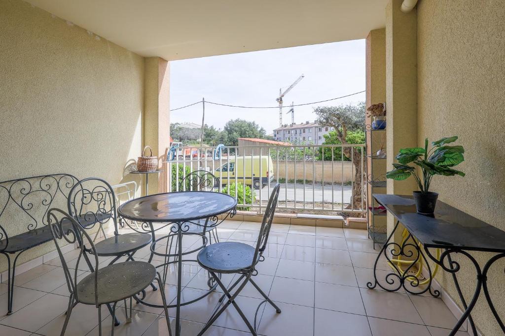 L'Ile-Rousse Apartment | Résidence Eucalyptus - Appt avec terrasse
