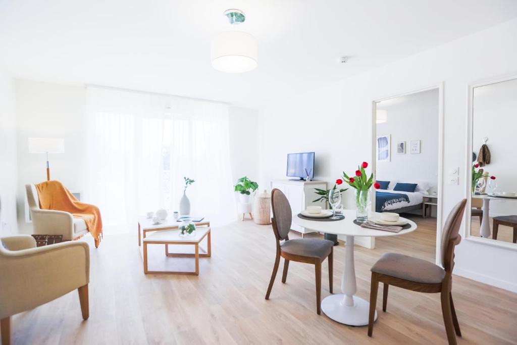 Chatel-Guyon Apartment | Résidence mitoyenne aux Thermes