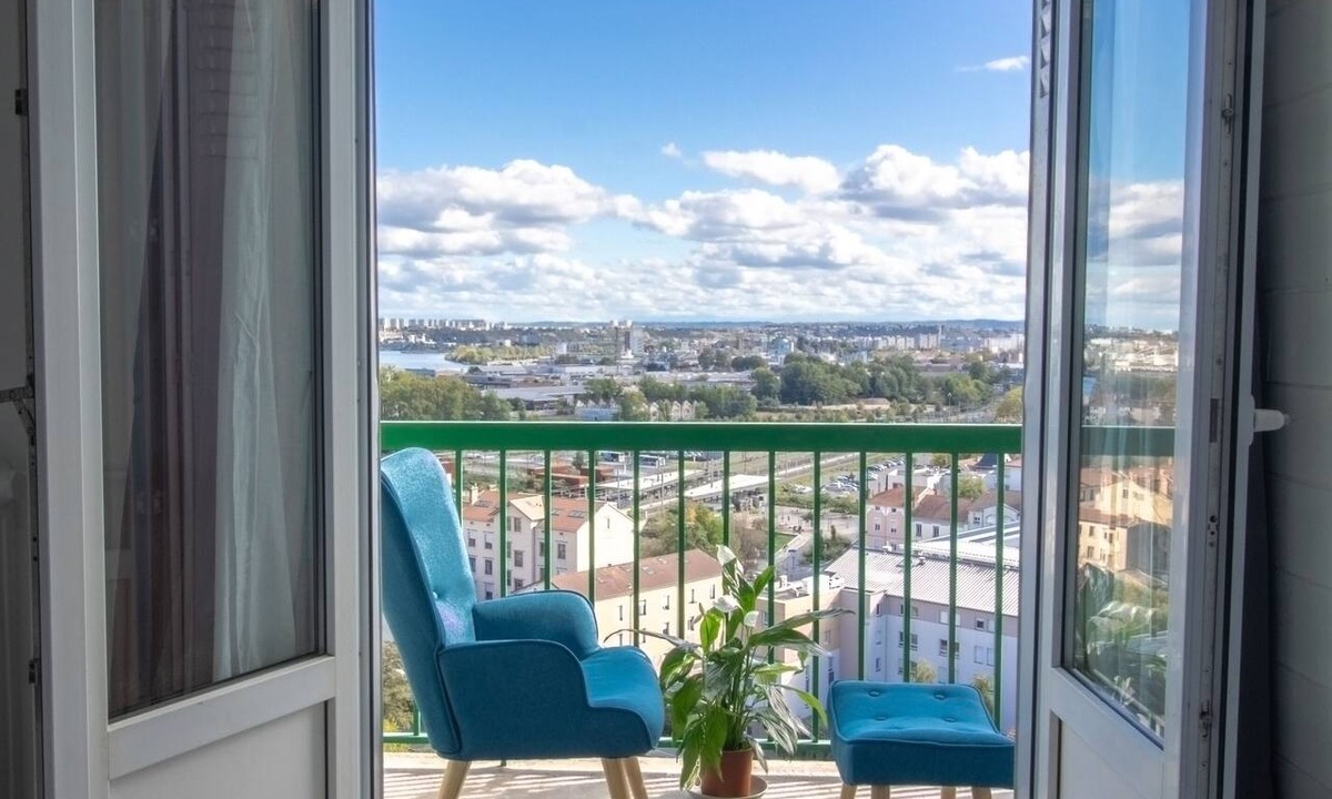 Bussiere - Cadiere Apartment | Renovated 2-bed Apartment 2 min From Lyon