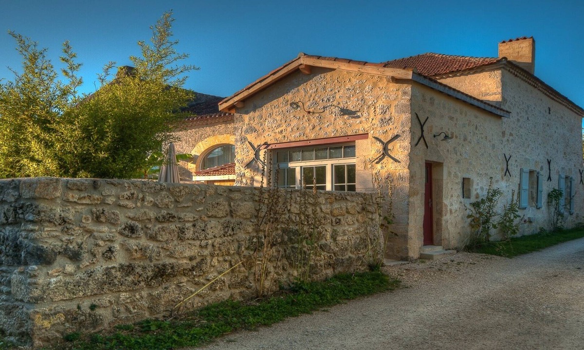 Larressingle House | Renovated stone house with swimming pool - 150 m from the medieval castle of Larressingle