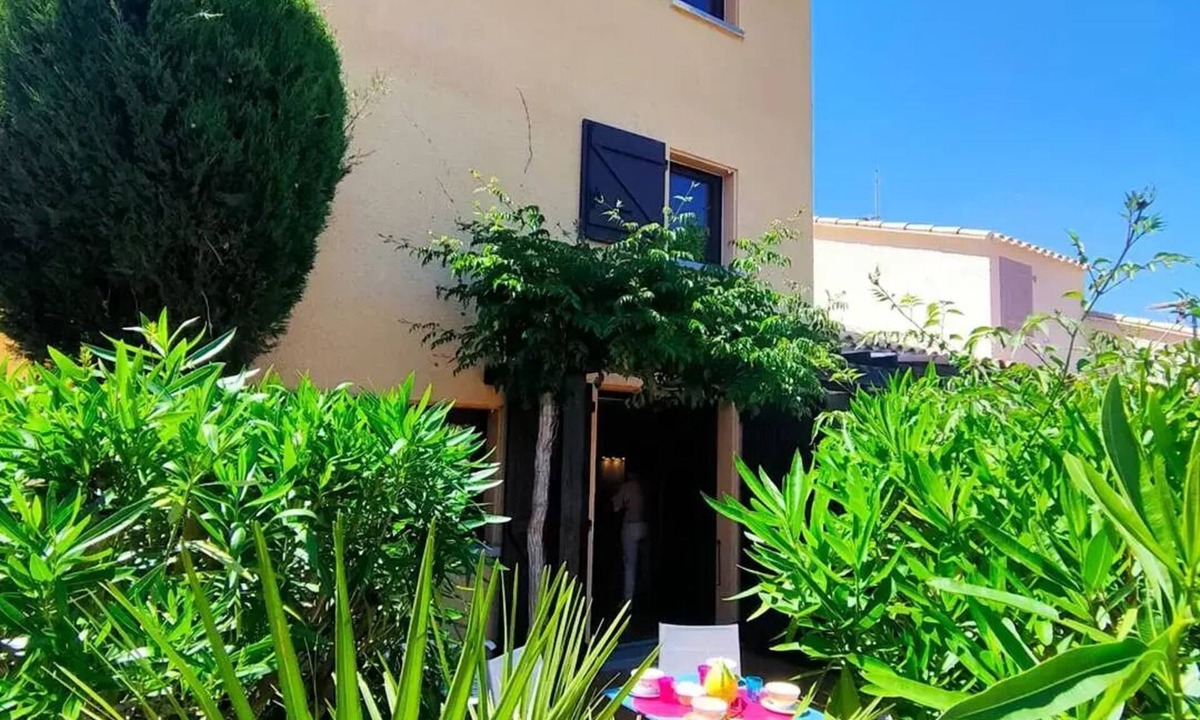 Les Arenes Villa | Residence Les Actinies - Charming cottage 5ARE44 Charming little house with lovely outdoor