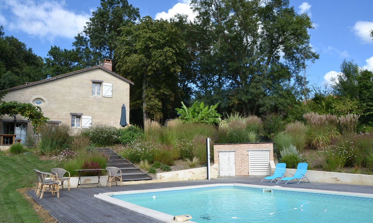 Aillas House | REST in a charming house with swimming pool (Swimming pool: June to September)