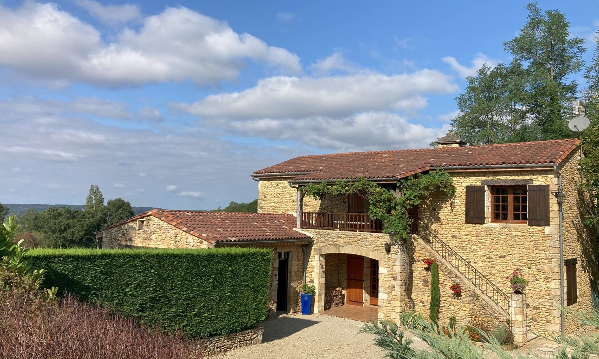 Saint-Germain-de-Belves House | Restored Stone Barn With Stunning Views (fiber)