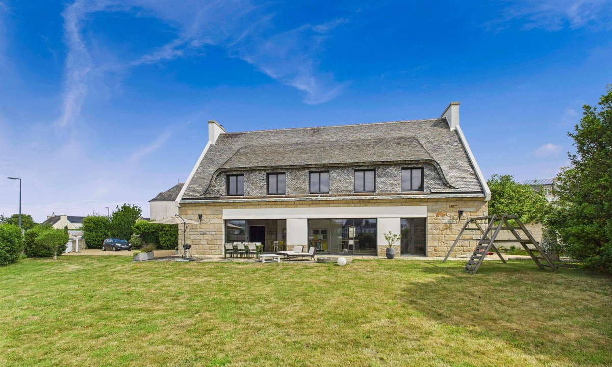 Pont-l'Abbe House | River View – Spacious House and Garden for 10