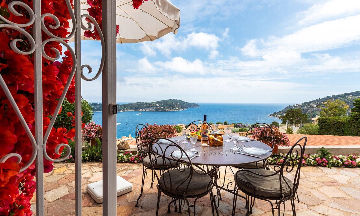 Villefranche-sur-Mer Villa | ROMANTIC VILLA VI4412 By Riviera Holiday Homes