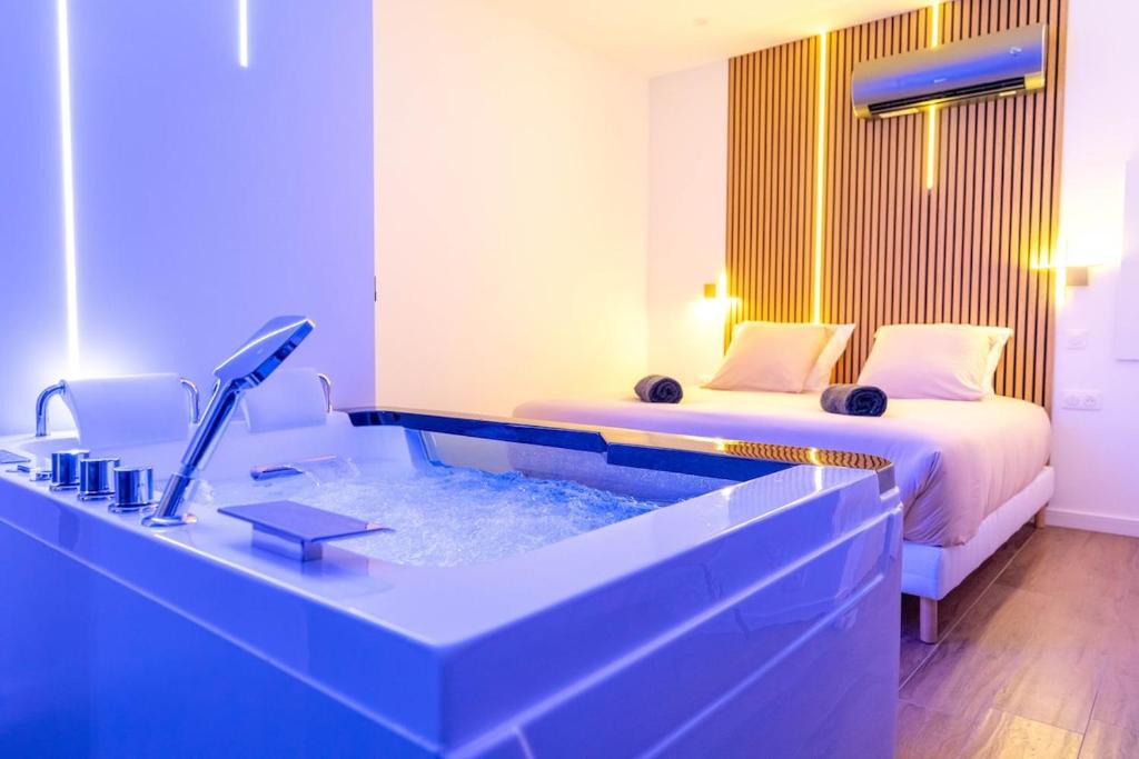 La Trinite Apartment | Romantic suite with jacuzzi