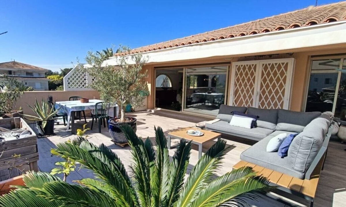 Boulouris-sur-Mer Apartment | Rooftop villa, large terrace 50m²