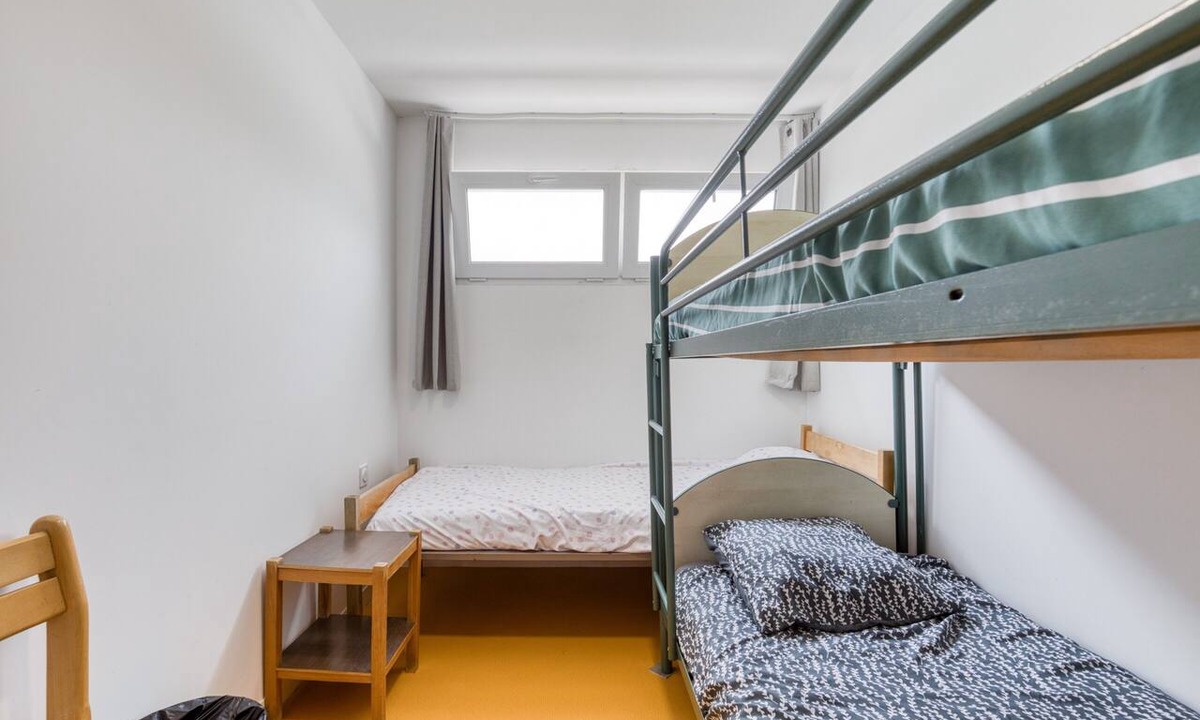 Mudaison Apartment | Room with Shared Terrace and Wi-Fi, 10 Minutes from the Beach