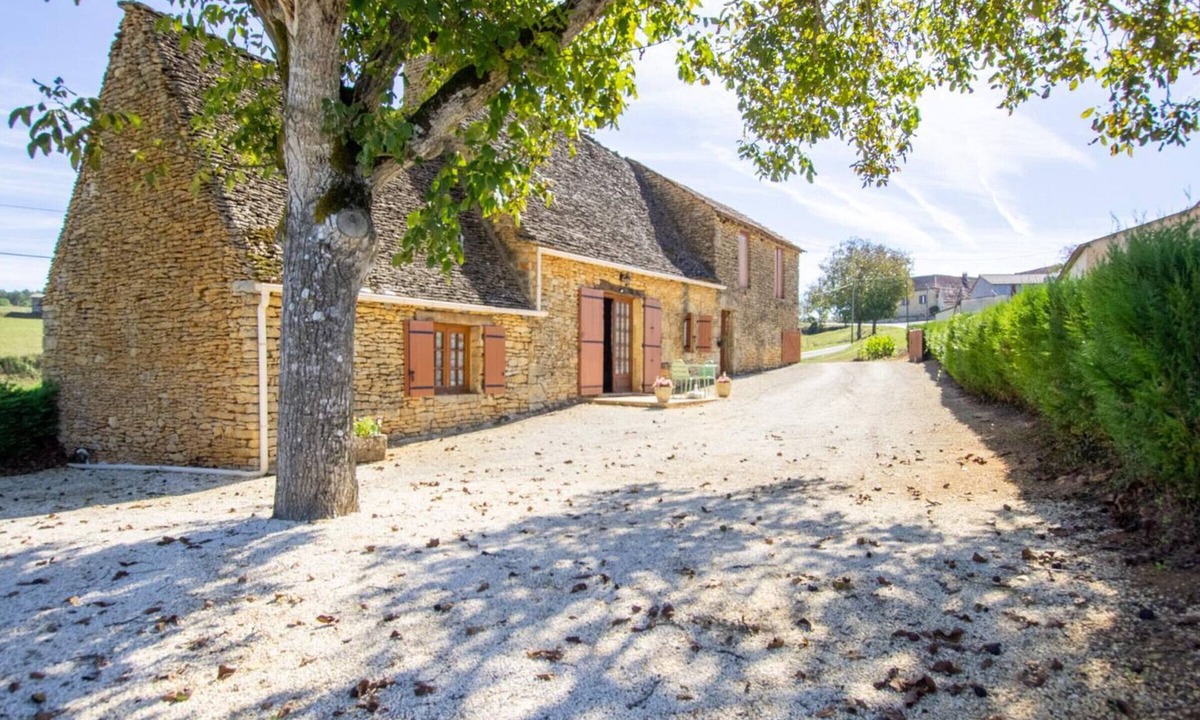 Marcillac-Saint-Quentin Cottage | Rustic stone house near Sarlat, garden, 6 pers.