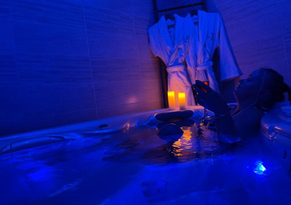 Le Vigan Villa | Séjour Romantique Jacuzzi intérieur Privé